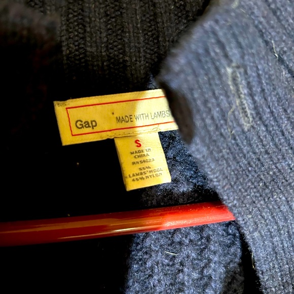 Men’s Gap size Small wool sweater. - Picture 2 of 2